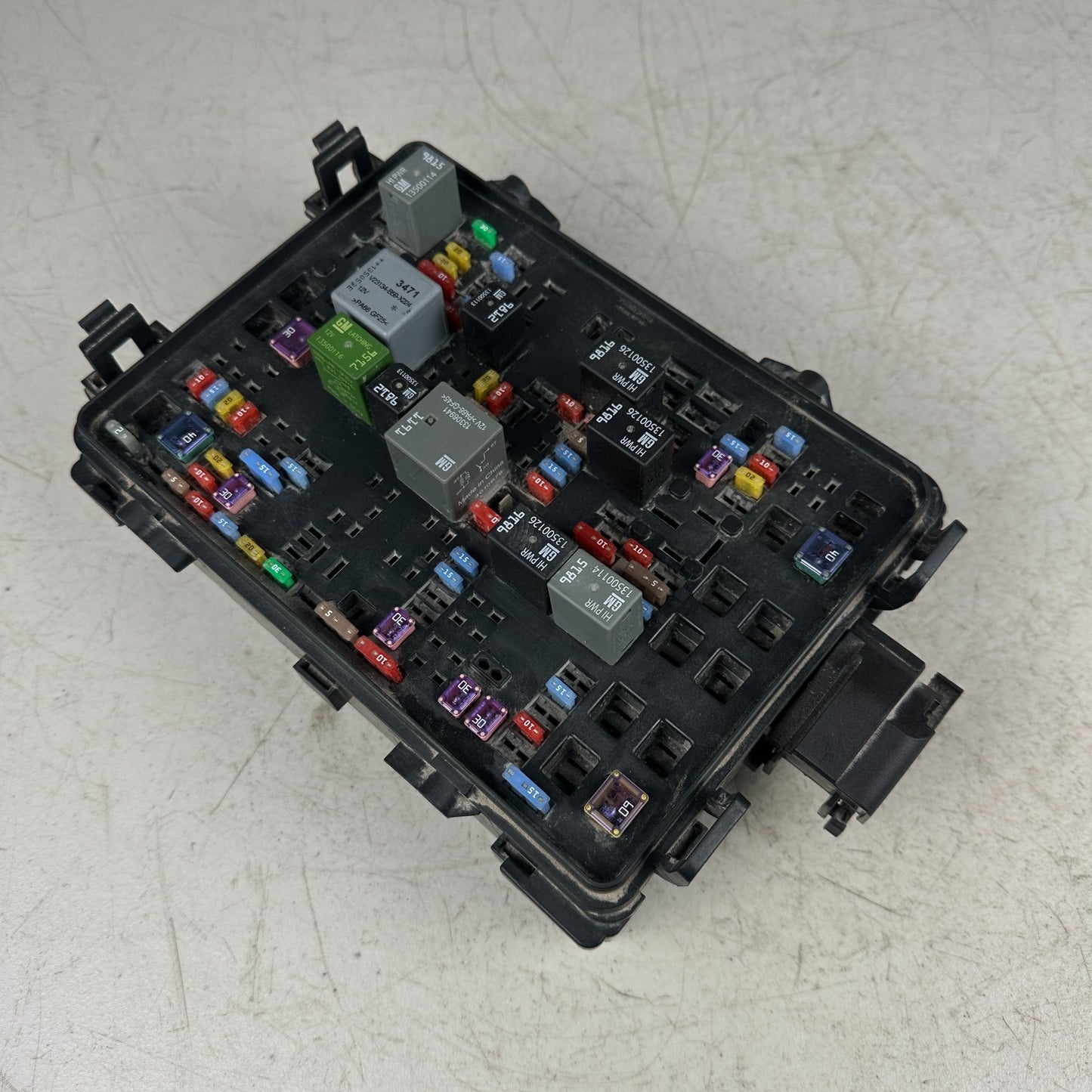 2014-2019 CHEVROLET CORVETTE C7 UNDER HOOD RELAY FUSE BOX ASSEMBLY 23189699 OEM