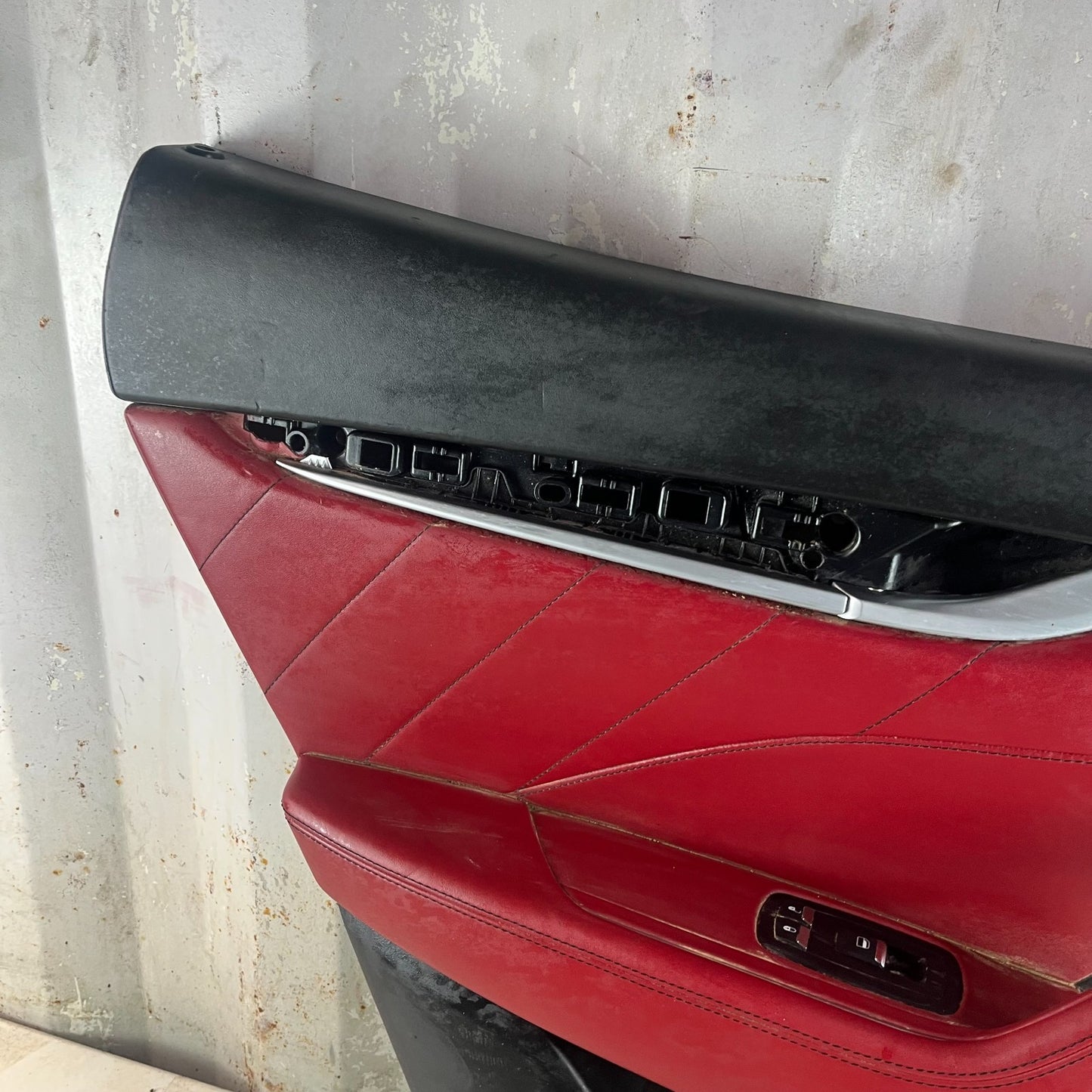 2017-2020 MASERATI LEVANTE REAR LEFT DRIVER SIDE DOOR TRIM PANEL BLACK STITCHING