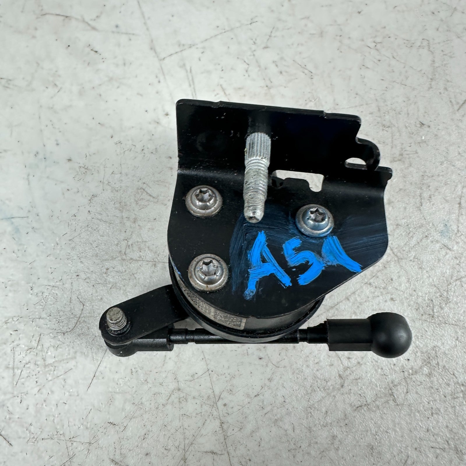 2014-2019 CHEVROLET CORVETTE C7 FRONT LEFT SIDE HEADLIGHT LEVEL RIDE SENSOR OEM