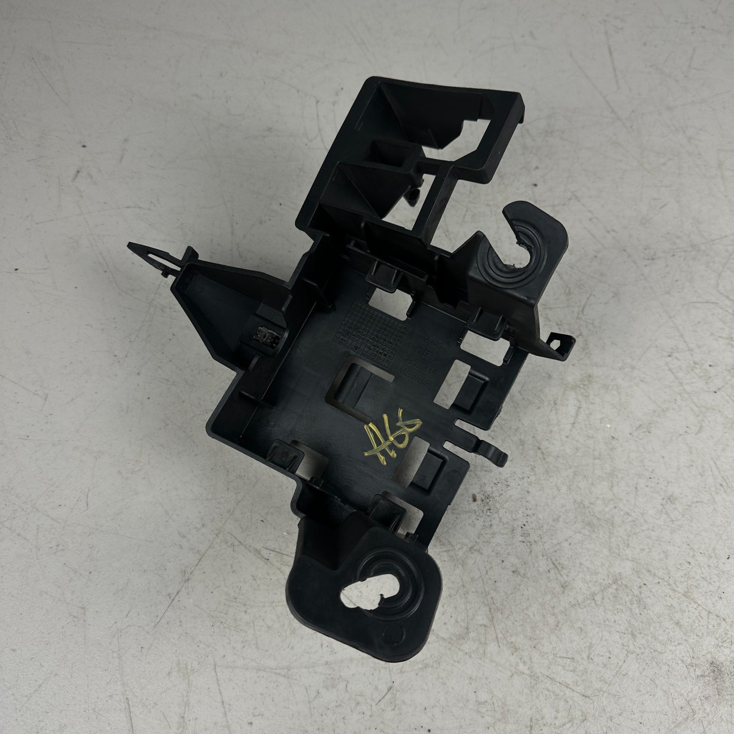 17-24 CHEVROLET CAMARO KEYLESS ENTRY THEFT LOCKING CONTROL MODULE BRACKET OEM