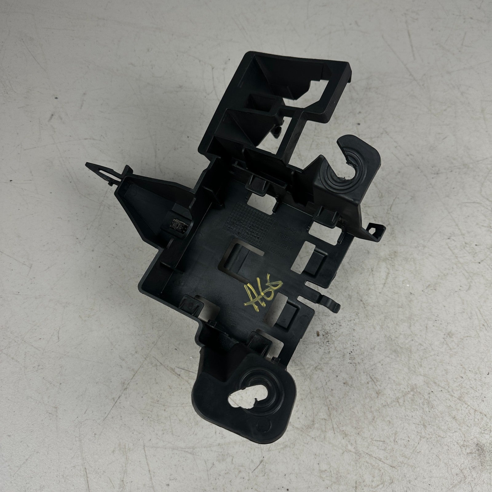 17-24 CHEVROLET CAMARO KEYLESS ENTRY THEFT LOCKING CONTROL MODULE BRACKET OEM