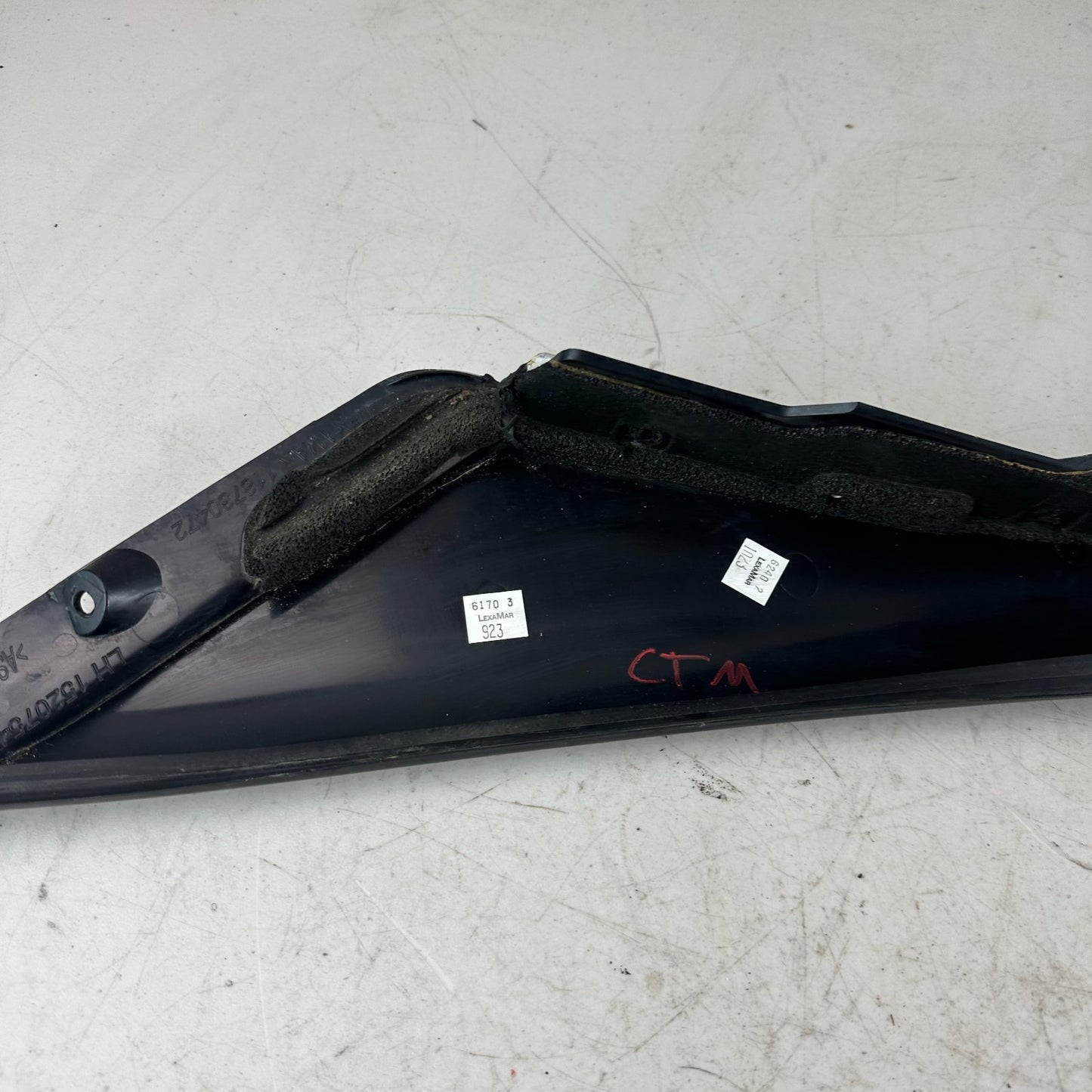 2005-2013 CHEVROLET CORVETTE C6 FRONT LEFT SIDE DOOR WINDOW FRAME APPLIQUE OEM