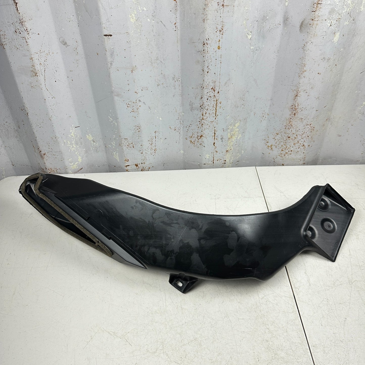 14-19 CHEVROLET CORVETTE C6 REAR RIGHT DIFFERENTIAL OIL COOLER BAFFLE DUCT OEM