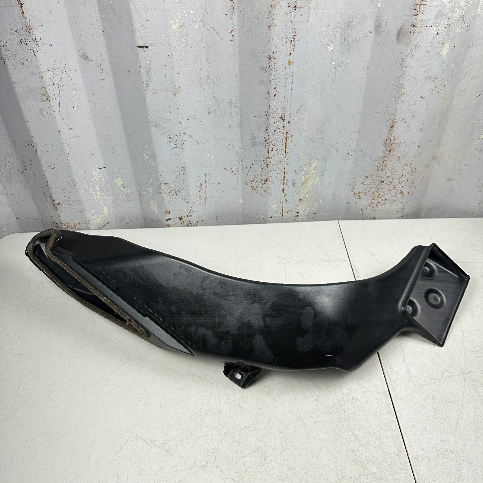 14-19 CHEVROLET CORVETTE C6 REAR RIGHT DIFFERENTIAL OIL COOLER BAFFLE DUCT OEM