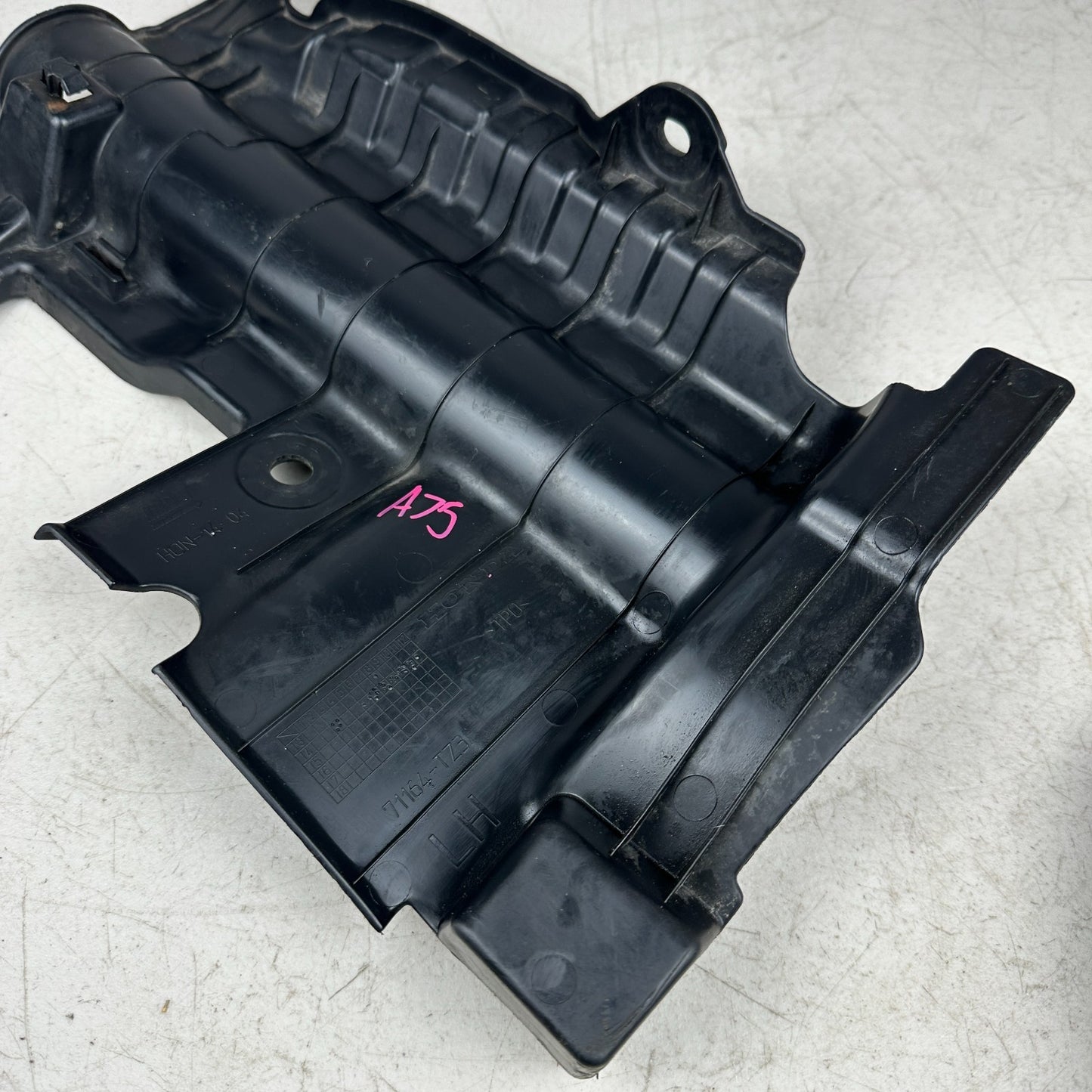 2018 - 2020 ACURA TLX FRONT BUMPER LEFT DRIVER SIDE AIR DUCT GUIDE 71164-TZ3 OEM