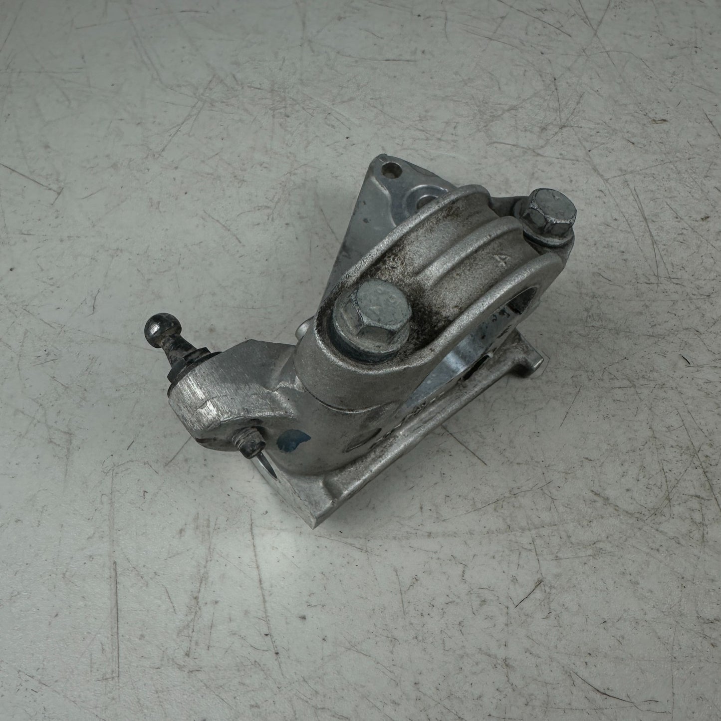 2014-2019 CHEVROLET CORVETTE C7 FRONT RIGHT SIDE STABILIZER SWAY BAR BRACKET OEM
