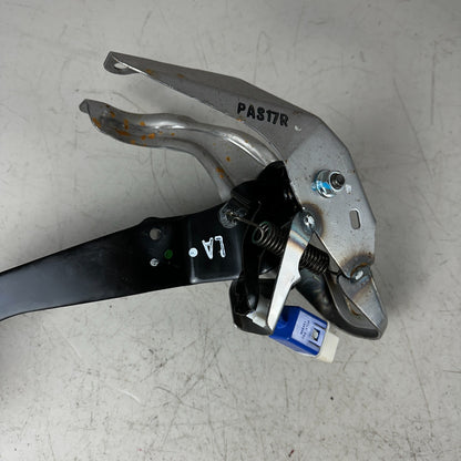 2017-2020 HONDA CR-V CRV FRONT LEFT DRIVER SIDE BRAKE STOP PEDAL W/ BRACKET OEM