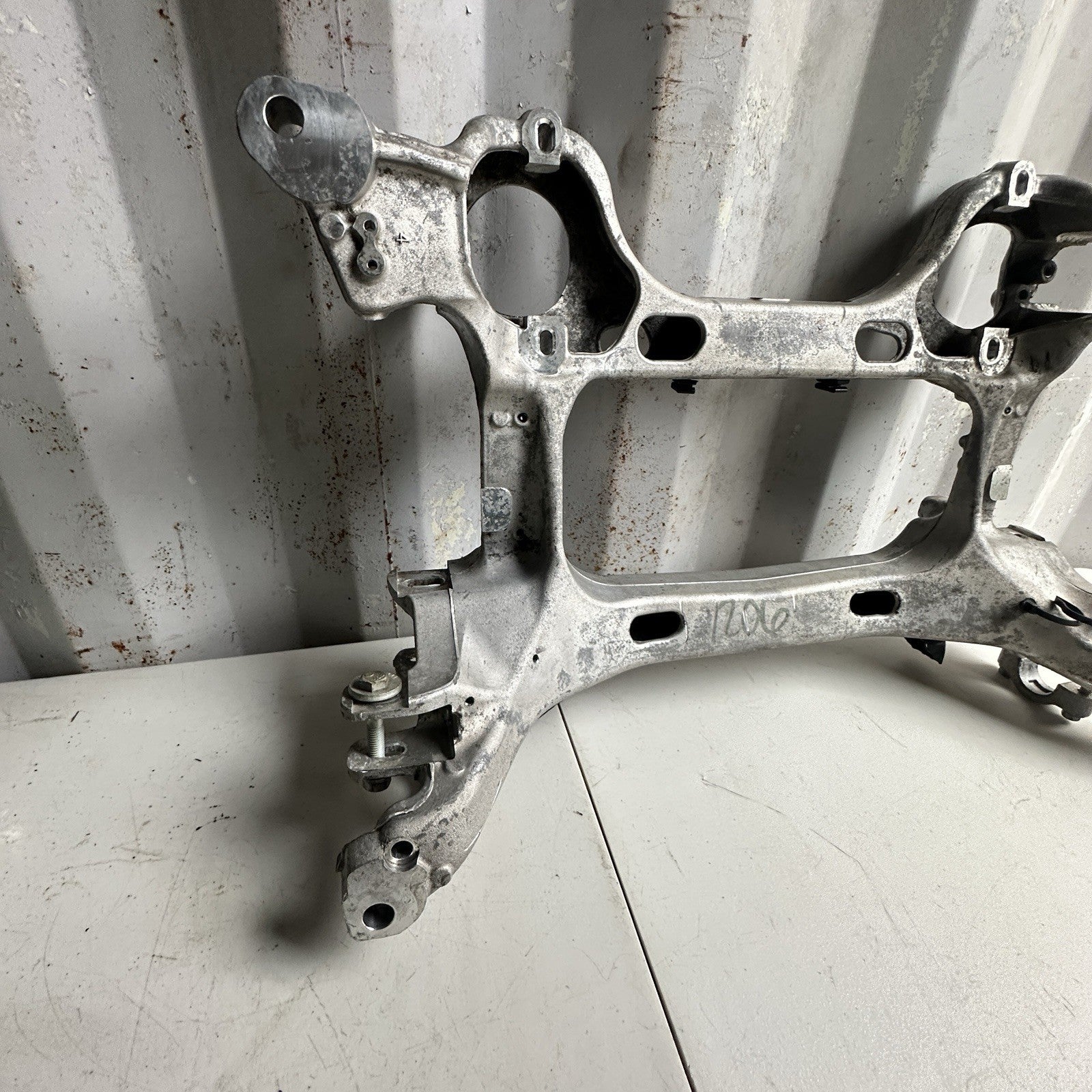 14-19 CHEVROLET CORVETTE C7 REAR SUBFRAME SUSPENSION CRADLE 23217711 OEM