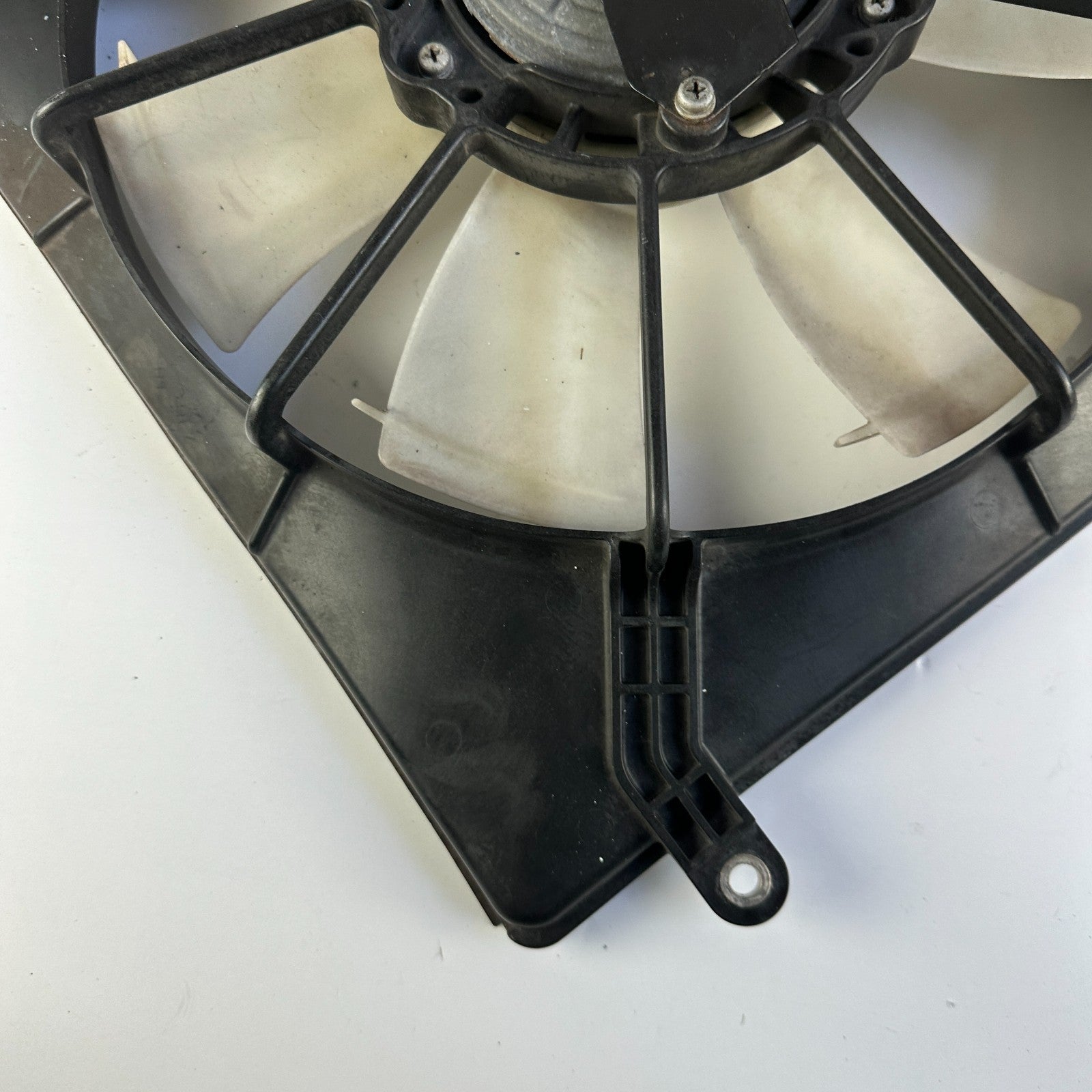 2013-2017 HONDA ACCORD ENGINE RADIATOR COOLING FAN BLADE MOTOR ASSEMBLY OEM