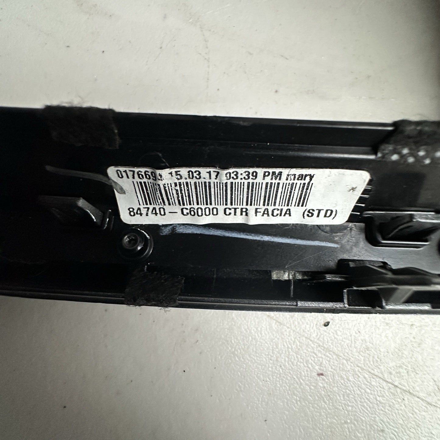 16-18 KIA SORENTO CENTER DASH RADIO SURROUND BEZEL TRIM PANEL Assembly Silver