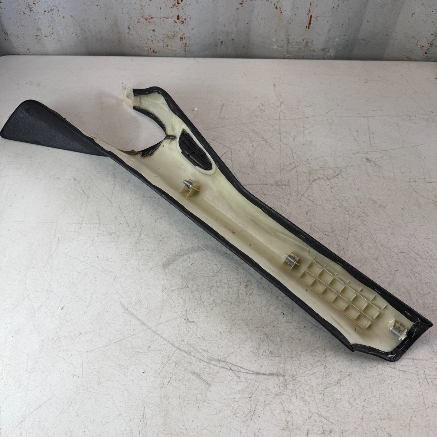 2005-2013 CHEVROLET CORVETTE C6 FRONT LEFT DRIVER A PILLAR COVER TRIM 10441171