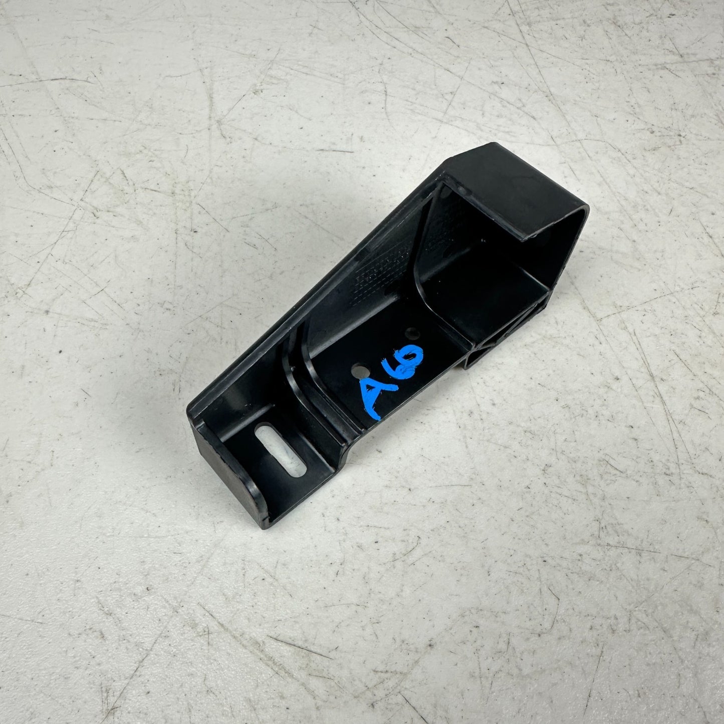 2014-2019 CHEVROLET CORVETTE C7 REAR LOAD FLOOR TRIM PANEL BRACKET 22854656 OEM