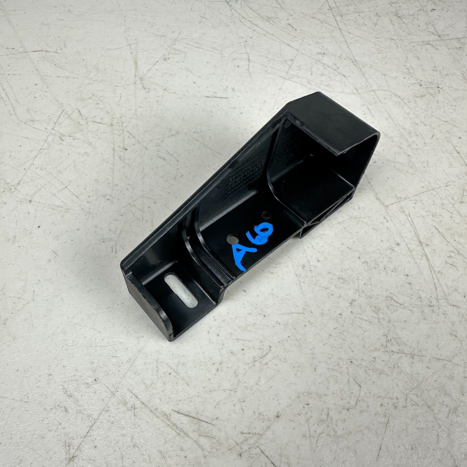 2014-2019 CHEVROLET CORVETTE C7 REAR LOAD FLOOR TRIM PANEL BRACKET 22854656 OEM