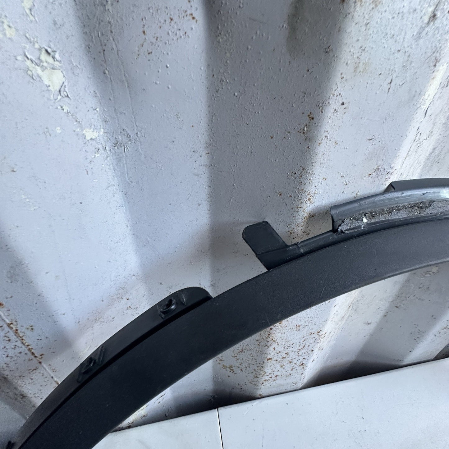 15-19 CHEVROLET CORVETTE Z06 OEM RH PASSENGER FRONT FENDER MOLDING 23315197