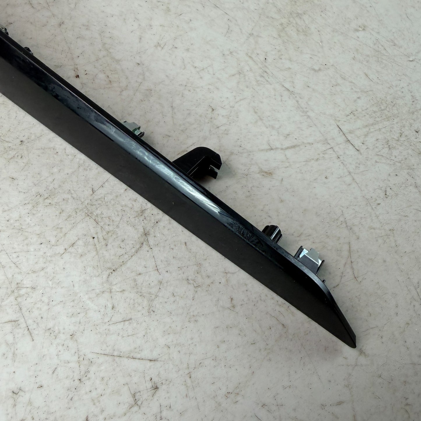 2017-2020 MASERATI LEVANTE REAR LEFT DRIVER DOOR MOLDING TRIM PANEL 80386 OEM