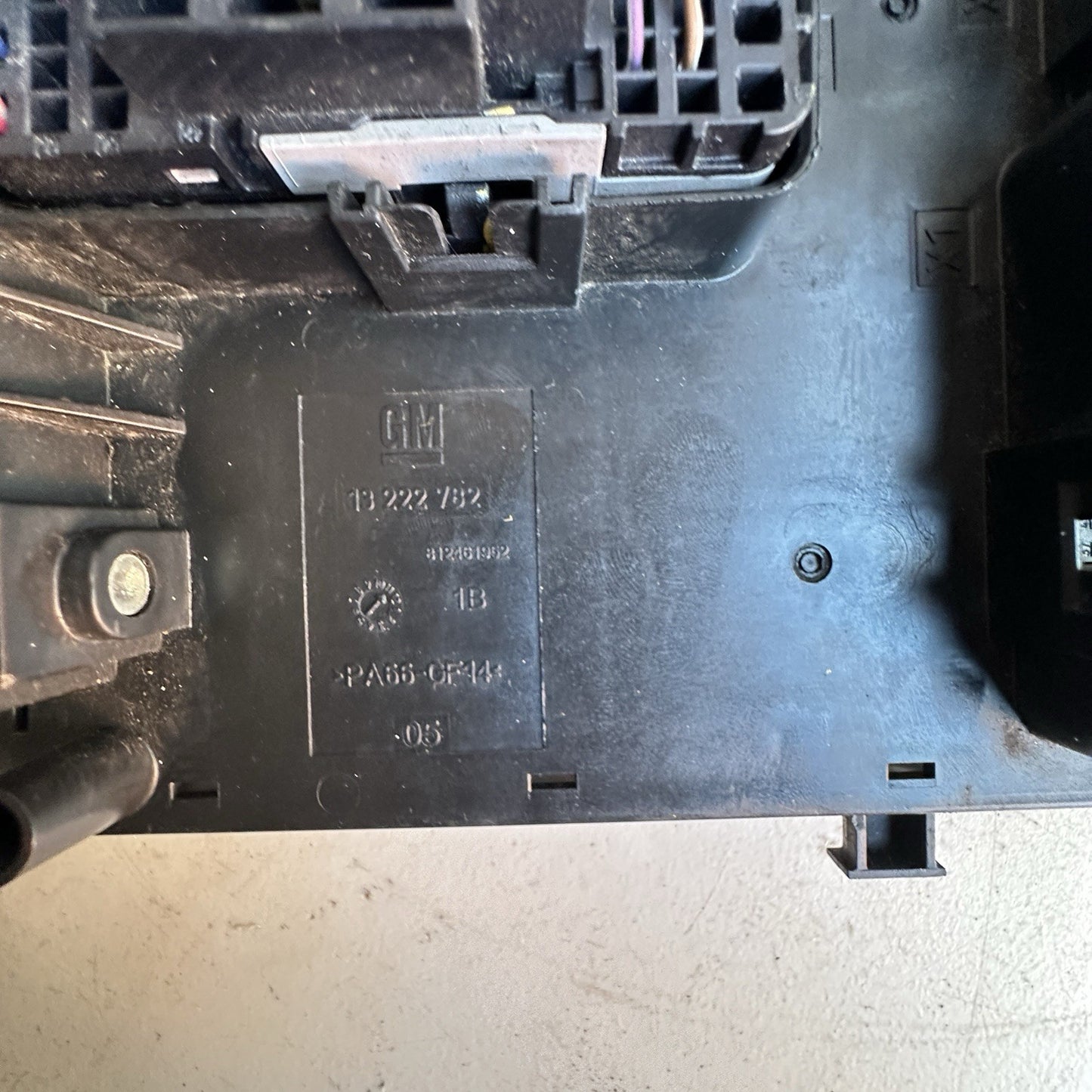 2011-2016 Chevy Cruze Malibu  Engine Relay Fuse Box 812461952