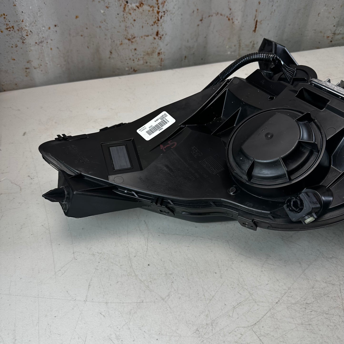 2014-2019 Chevy Corvette C7 Passenger Right Side Headlight 23216693